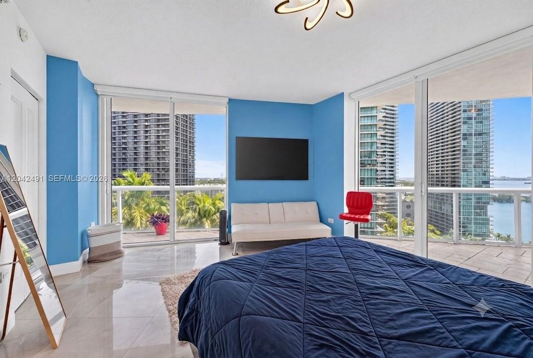 For Sale: $749,000 (2 beds, 2 baths, 1380 Square Feet)