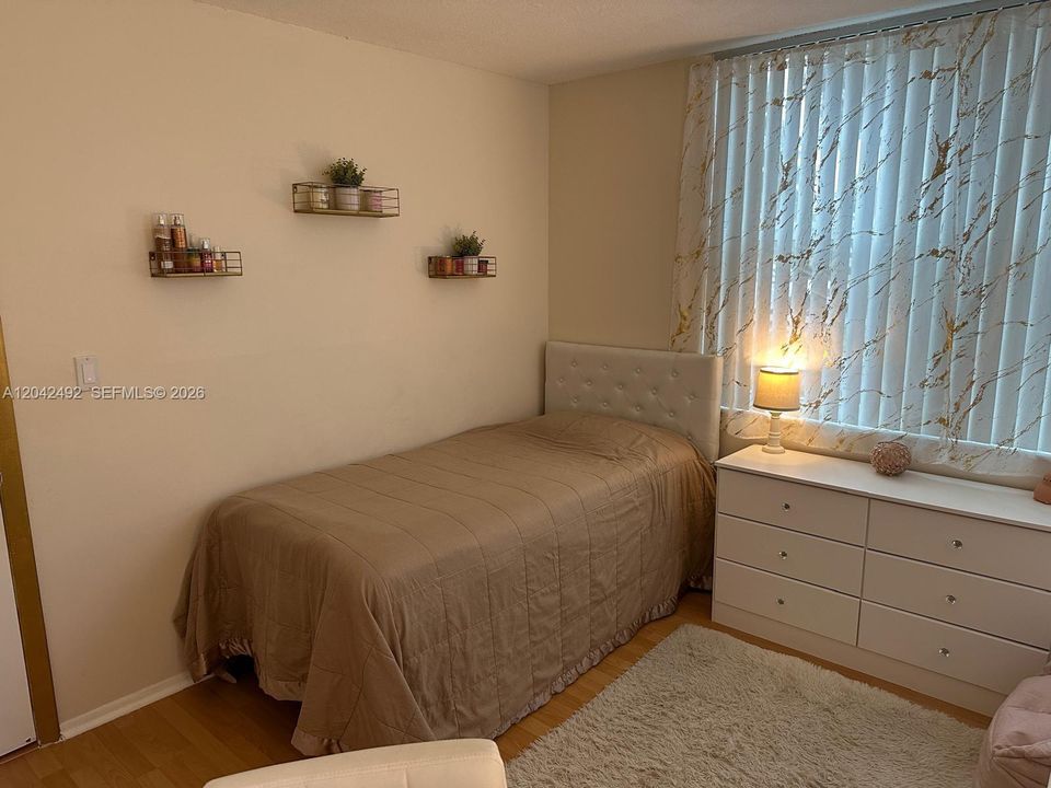 For Sale: $285,000 (3 beds, 2 baths, 1155 Square Feet)
