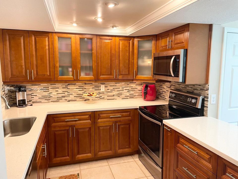 For Sale: $285,000 (3 beds, 2 baths, 1155 Square Feet)