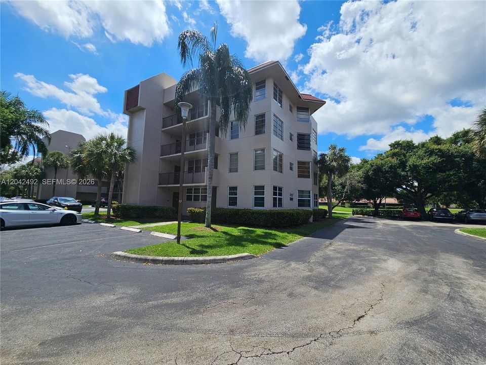 For Sale: $285,000 (3 beds, 2 baths, 1155 Square Feet)