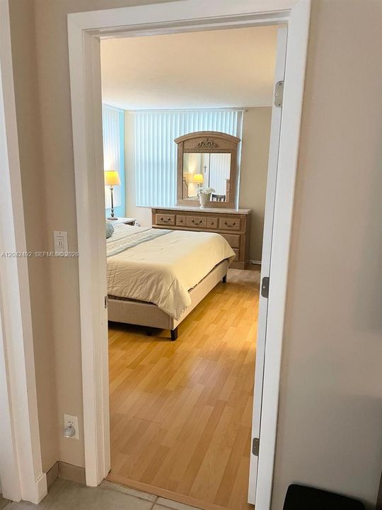 For Sale: $285,000 (3 beds, 2 baths, 1155 Square Feet)