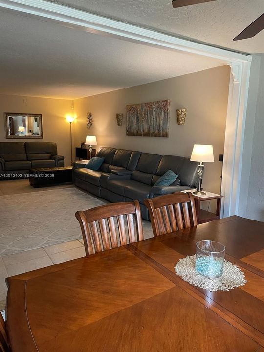 For Sale: $285,000 (3 beds, 2 baths, 1155 Square Feet)