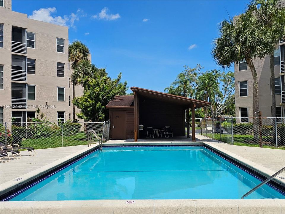For Sale: $285,000 (3 beds, 2 baths, 1155 Square Feet)
