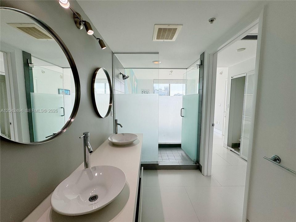 В аренду: $4,000 (2 спален, 2 ванн, 1099 Квадратных фут)