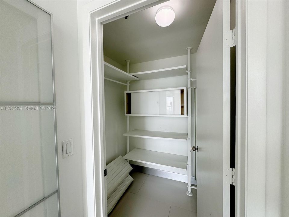 В аренду: $4,000 (2 спален, 2 ванн, 1099 Квадратных фут)