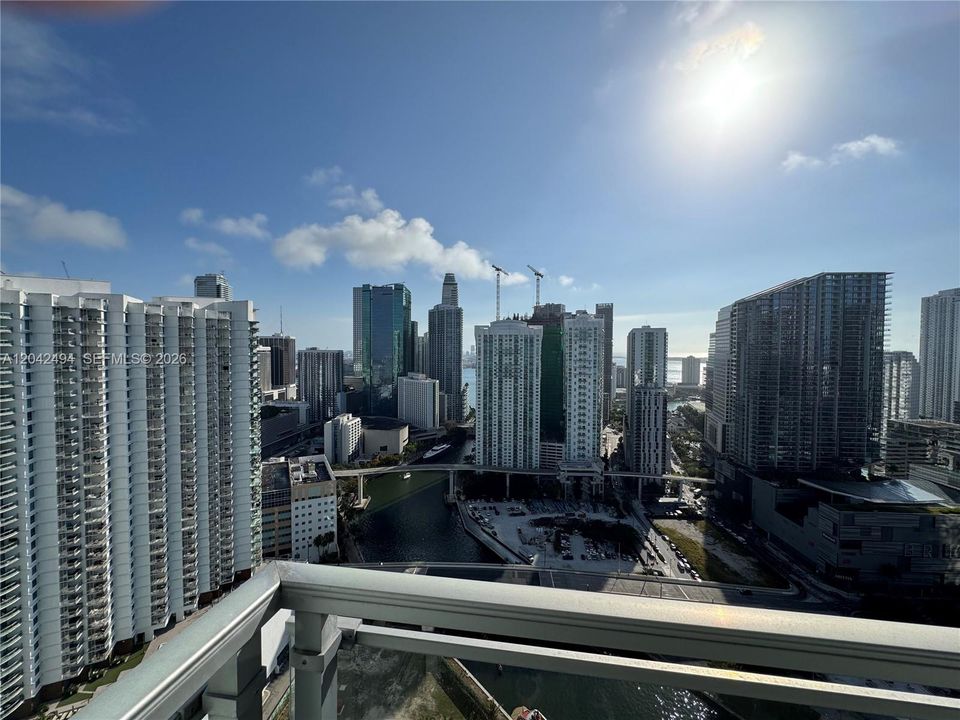 В аренду: $4,000 (2 спален, 2 ванн, 1099 Квадратных фут)