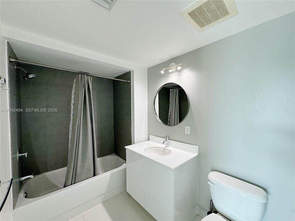 В аренду: $4,000 (2 спален, 2 ванн, 1099 Квадратных фут)
