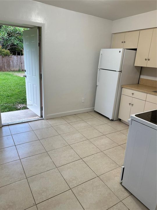 В аренду: $1,950 (4 спален, 2 ванн, 1566 Квадратных фут)
