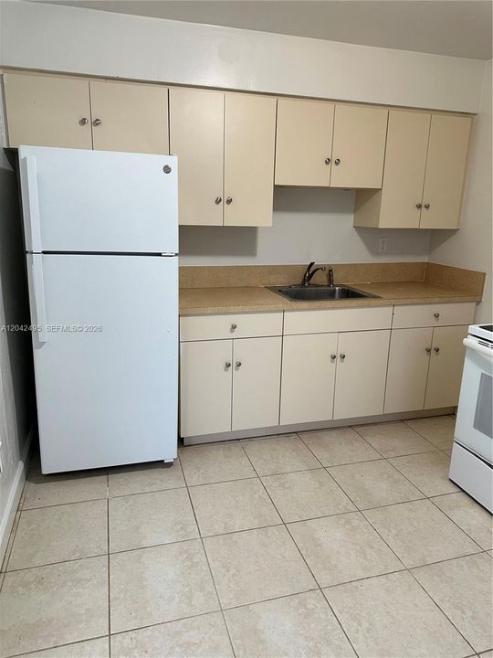 В аренду: $1,950 (4 спален, 2 ванн, 1566 Квадратных фут)
