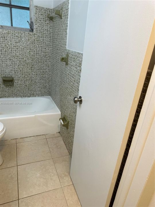 В аренду: $1,950 (4 спален, 2 ванн, 1566 Квадратных фут)
