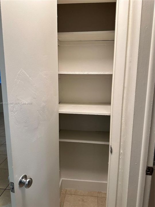 В аренду: $1,950 (4 спален, 2 ванн, 1566 Квадратных фут)