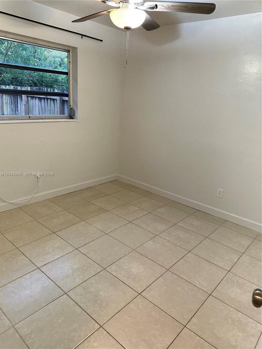 В аренду: $1,950 (4 спален, 2 ванн, 1566 Квадратных фут)