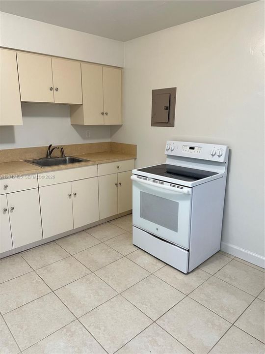 В аренду: $1,950 (4 спален, 2 ванн, 1566 Квадратных фут)