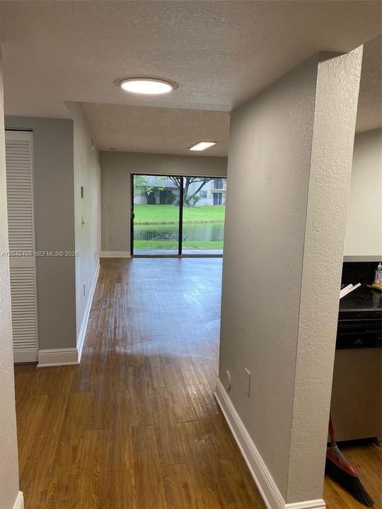 For Rent: $2,300 (2 beds, 2 baths, 986 Square Feet)