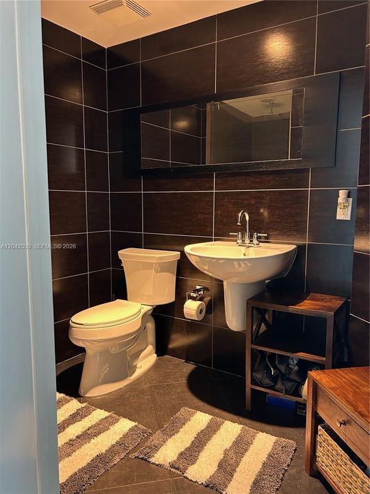 For Rent: $4,925 (2 beds, 2 baths, 1337 Square Feet)