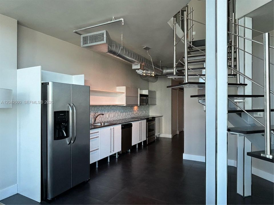 For Rent: $4,925 (2 beds, 2 baths, 1337 Square Feet)