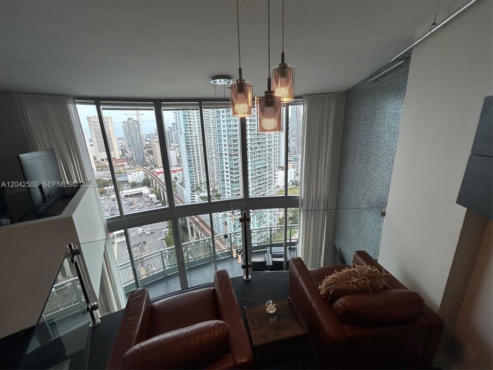 For Rent: $4,925 (2 beds, 2 baths, 1337 Square Feet)