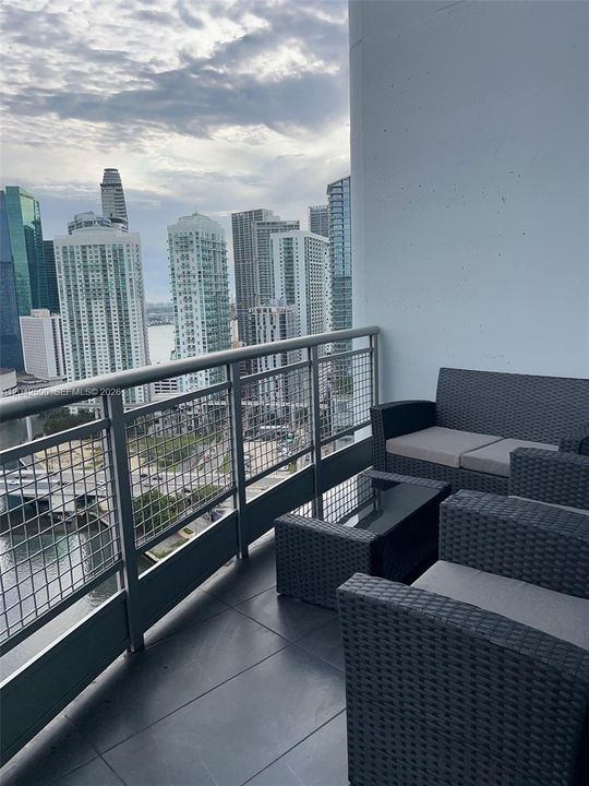 For Rent: $4,925 (2 beds, 2 baths, 1337 Square Feet)
