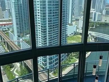 For Rent: $4,925 (2 beds, 2 baths, 1337 Square Feet)
