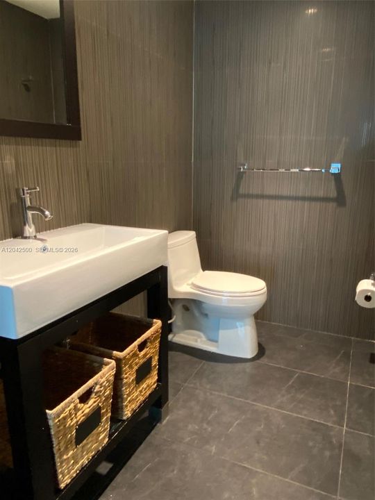 For Rent: $4,925 (2 beds, 2 baths, 1337 Square Feet)