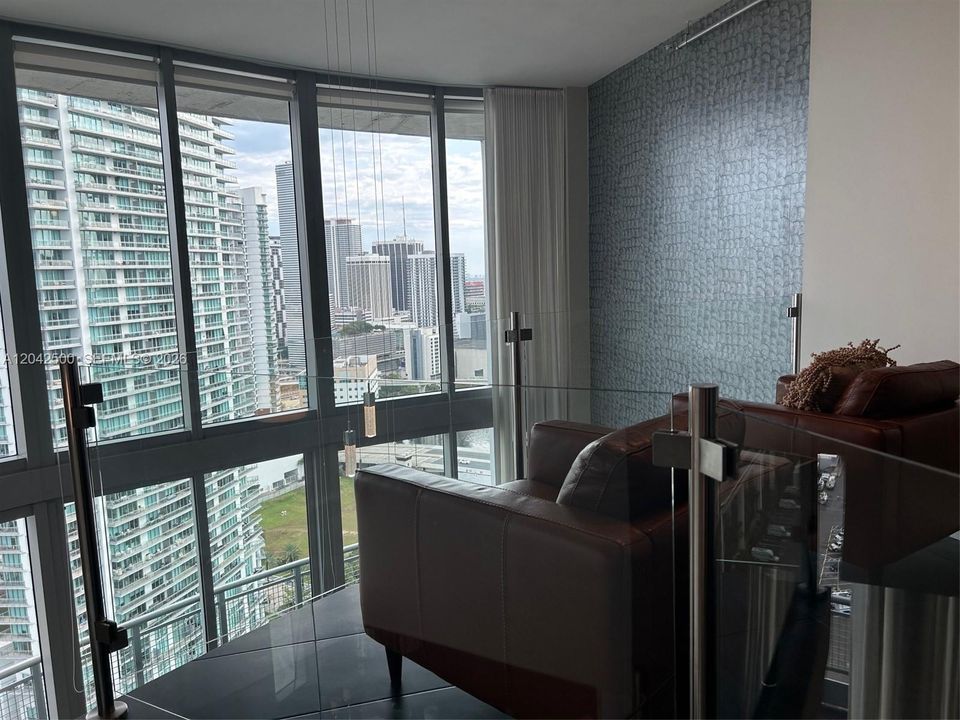 For Rent: $4,925 (2 beds, 2 baths, 1337 Square Feet)