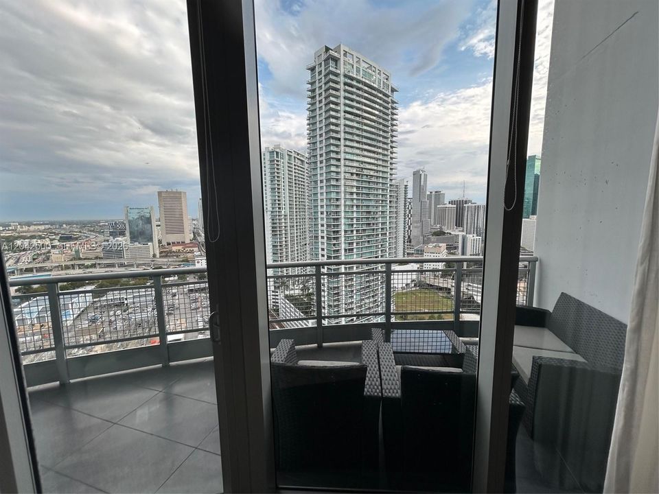For Rent: $4,925 (2 beds, 2 baths, 1337 Square Feet)