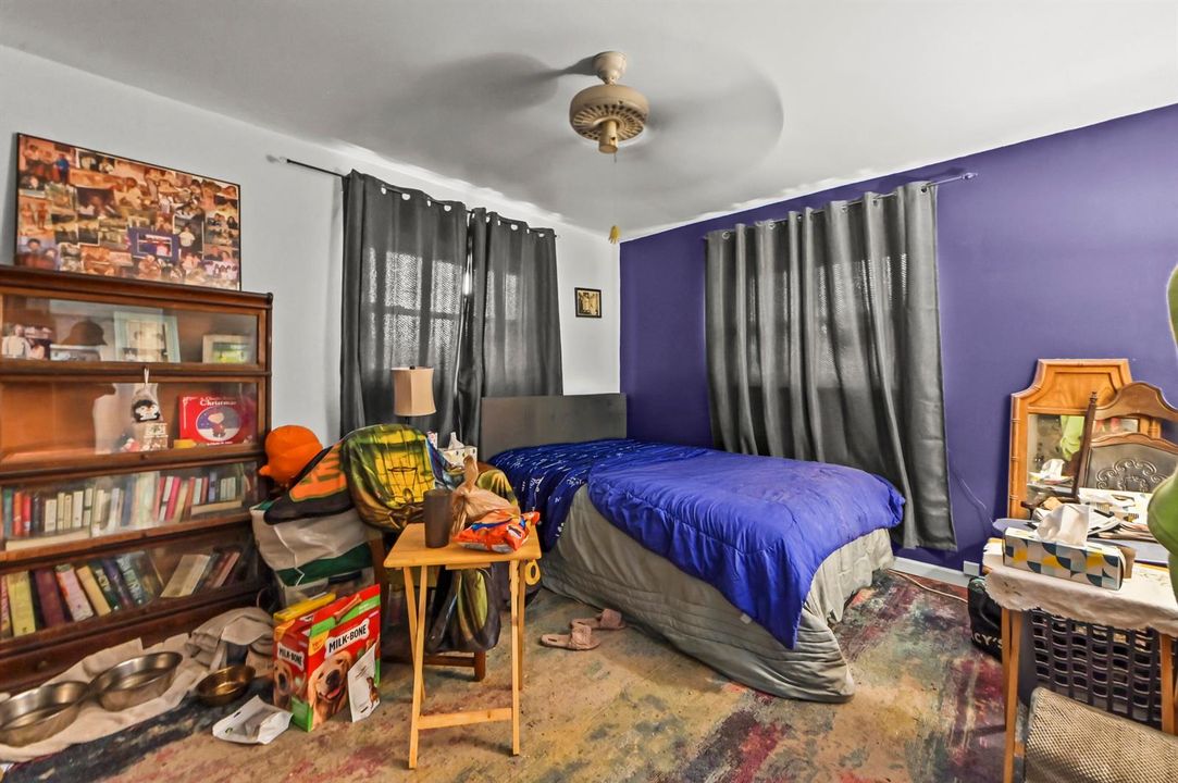 21 Bedroom 01