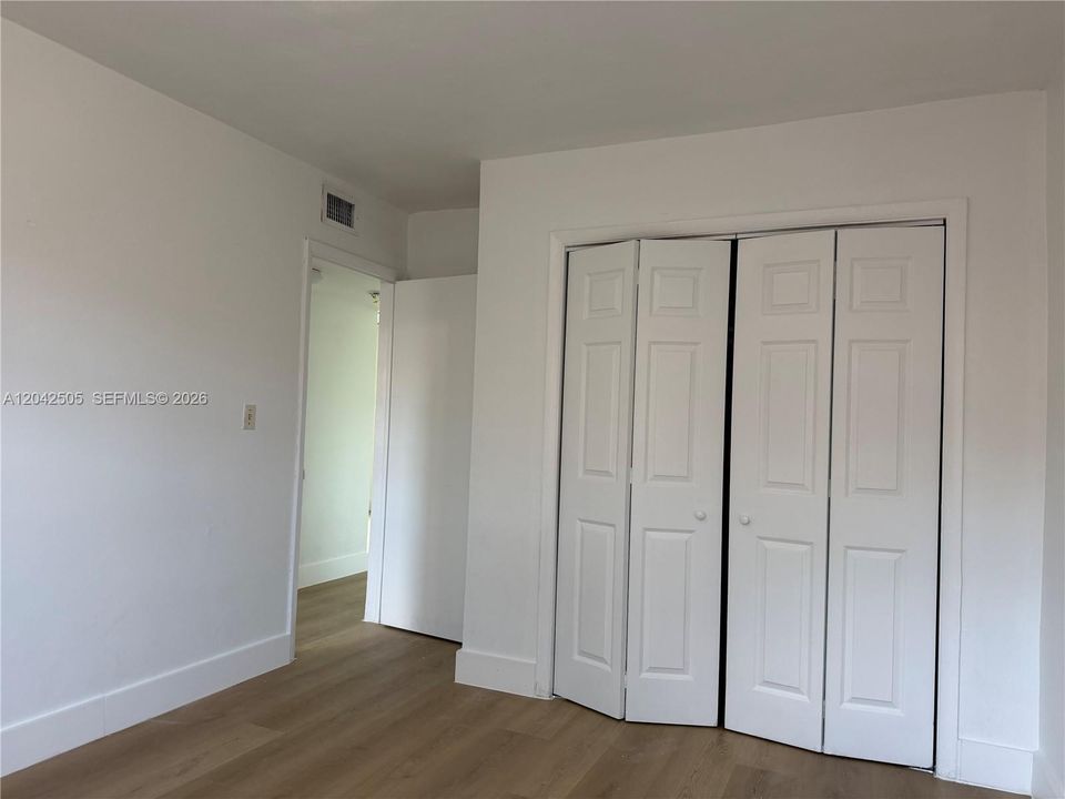В аренду: $2,000 (2 спален, 1 ванн, 4777 Квадратных фут)