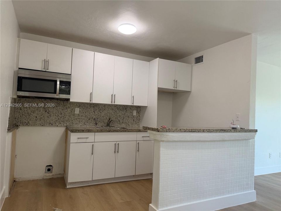 В аренду: $2,000 (2 спален, 1 ванн, 4777 Квадратных фут)