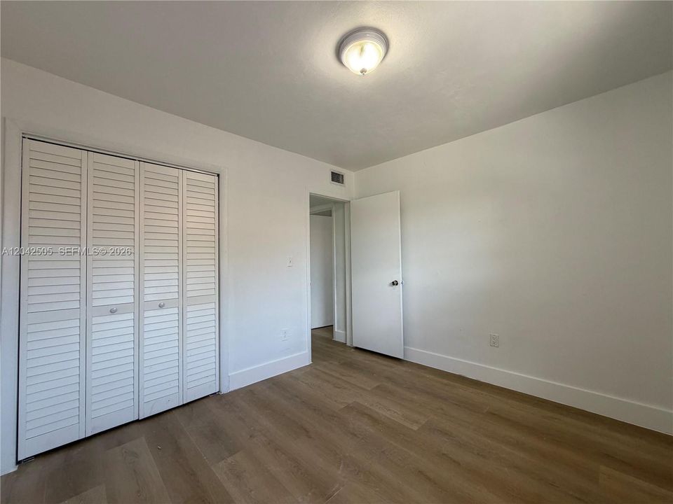 В аренду: $2,000 (2 спален, 1 ванн, 4777 Квадратных фут)