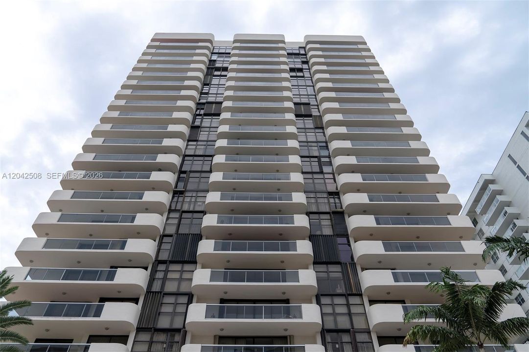 En Venta: $899,000 (2 camas, 2 baños, 1510 Pies cuadrados)