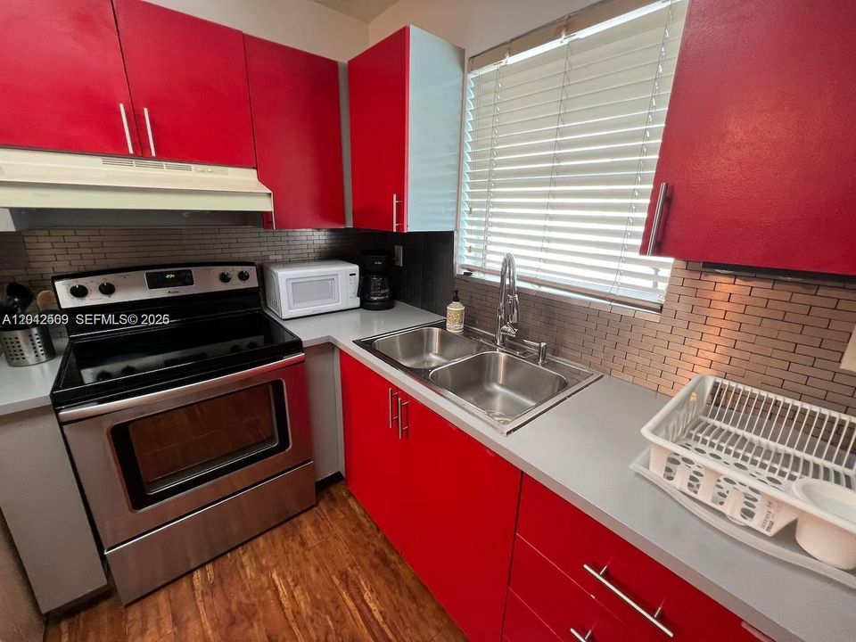 В аренду: $4,700 (1 спален, 1 ванн, 615 Квадратных фут)