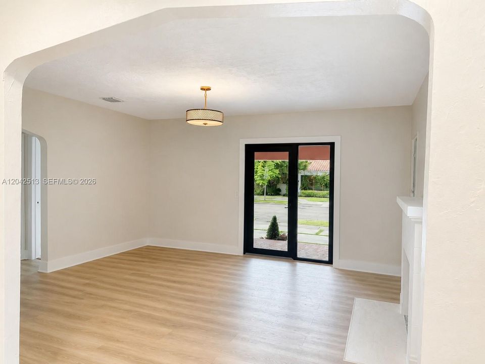 En Venta: $1,099,000 (3 camas, 2 baños, 1714 Pies cuadrados)