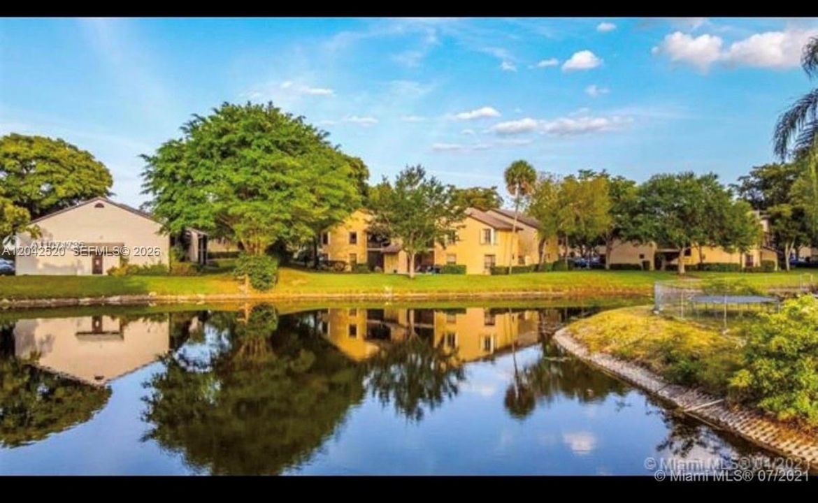 For Rent: $2,350 (2 beds, 2 baths, 982 Square Feet)