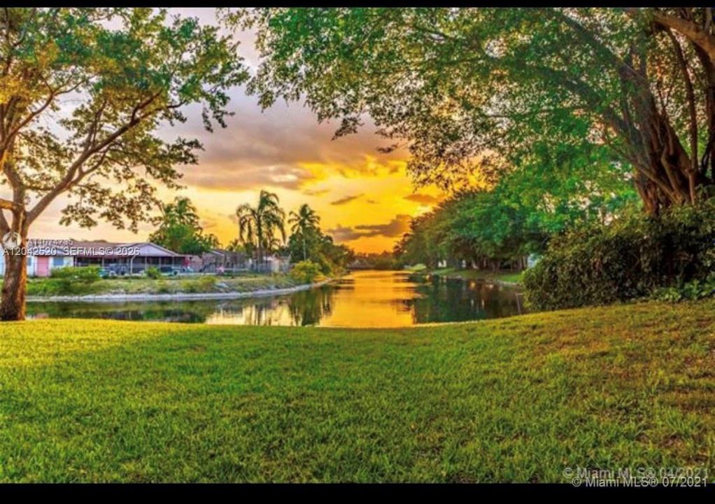 For Rent: $2,350 (2 beds, 2 baths, 982 Square Feet)