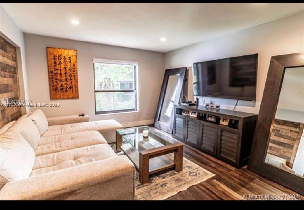 For Rent: $2,350 (2 beds, 2 baths, 982 Square Feet)