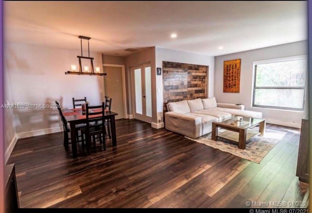 For Rent: $2,350 (2 beds, 2 baths, 982 Square Feet)