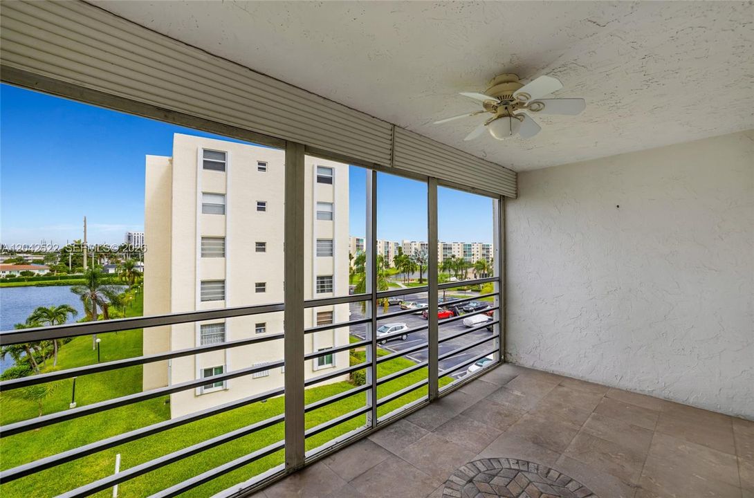 For Rent: $2,400 (2 beds, 2 baths, 1190 Square Feet)