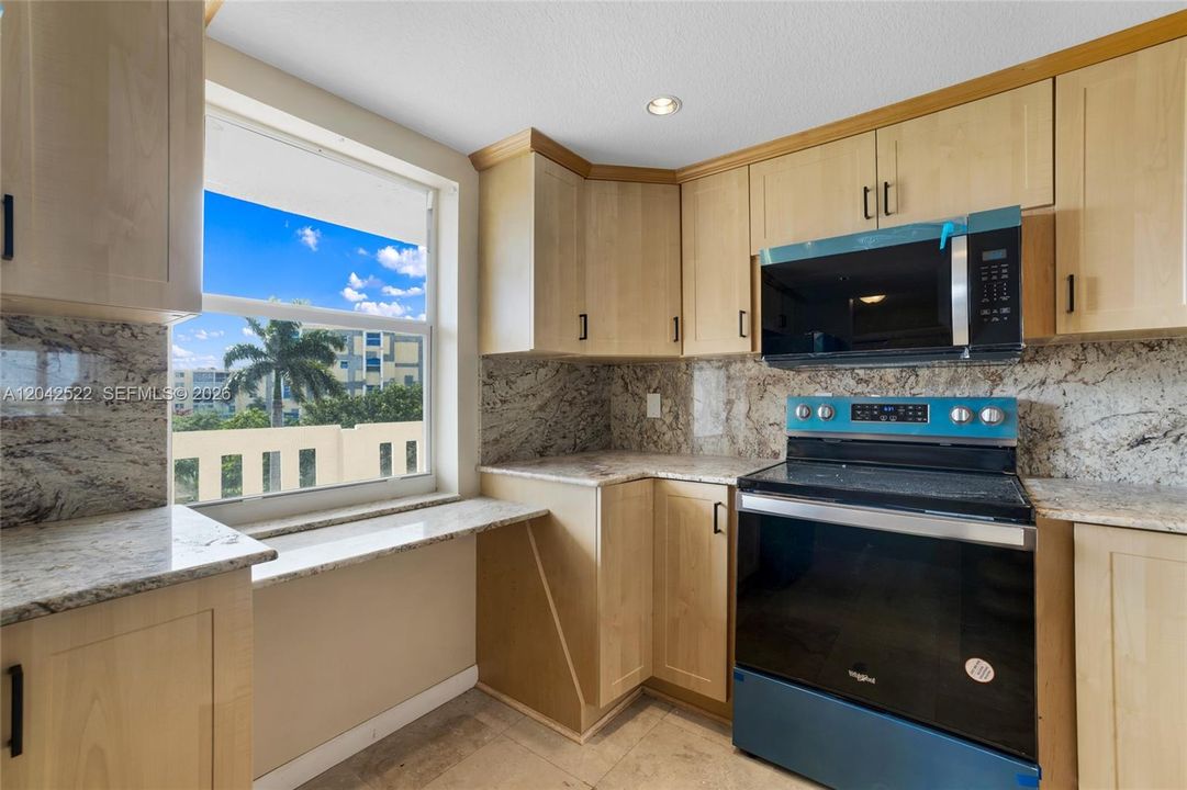 For Rent: $2,400 (2 beds, 2 baths, 1190 Square Feet)