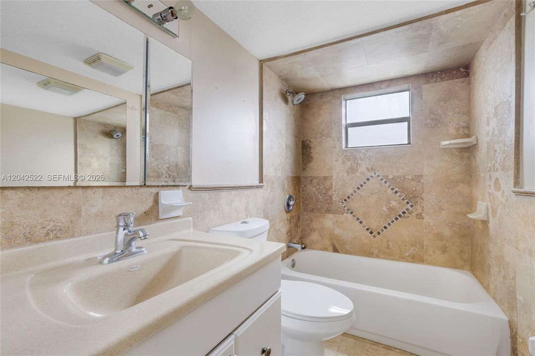 For Rent: $2,400 (2 beds, 2 baths, 1190 Square Feet)