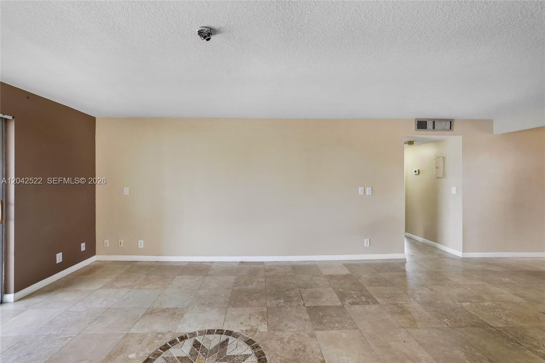 For Rent: $2,400 (2 beds, 2 baths, 1190 Square Feet)