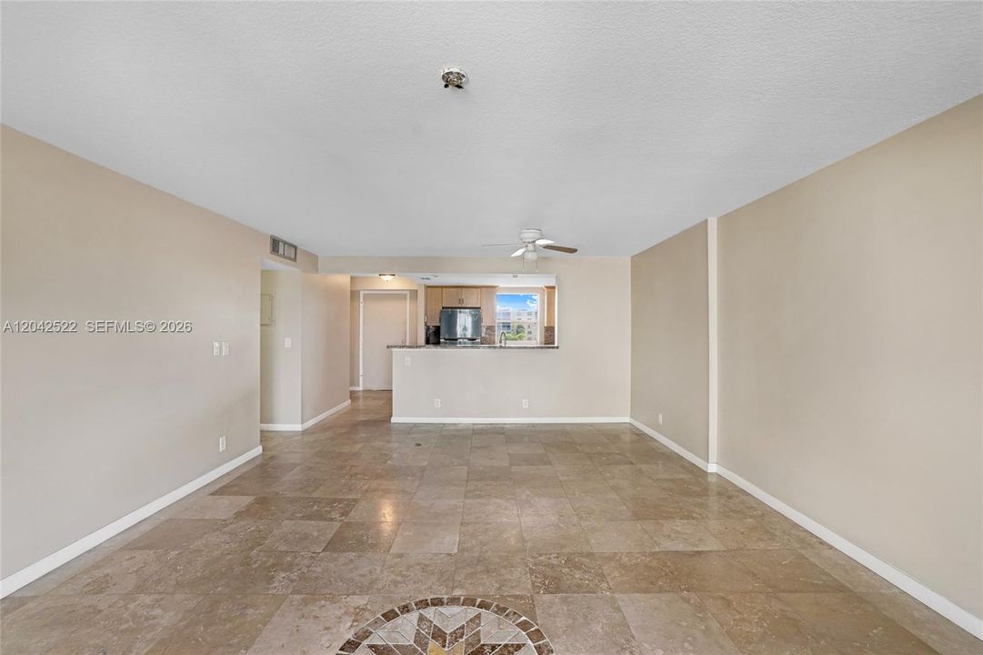For Rent: $2,400 (2 beds, 2 baths, 1190 Square Feet)