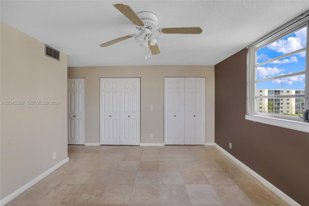 For Rent: $2,400 (2 beds, 2 baths, 1190 Square Feet)