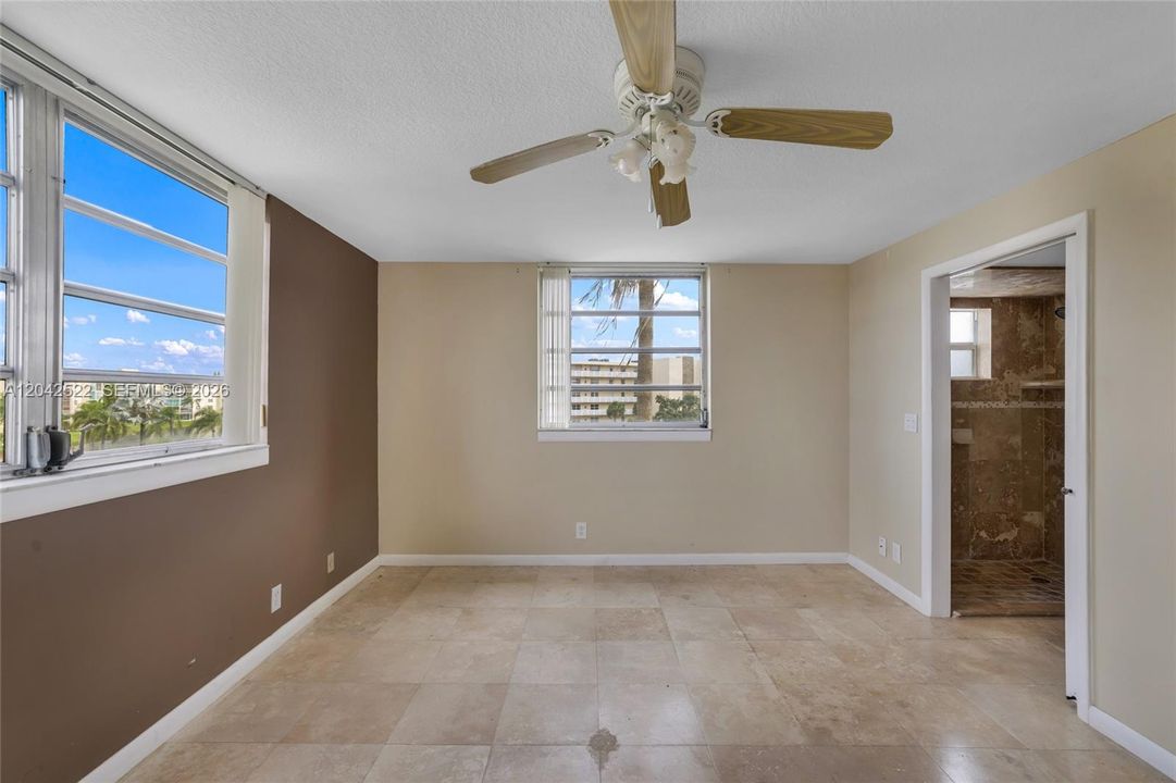 For Rent: $2,400 (2 beds, 2 baths, 1190 Square Feet)