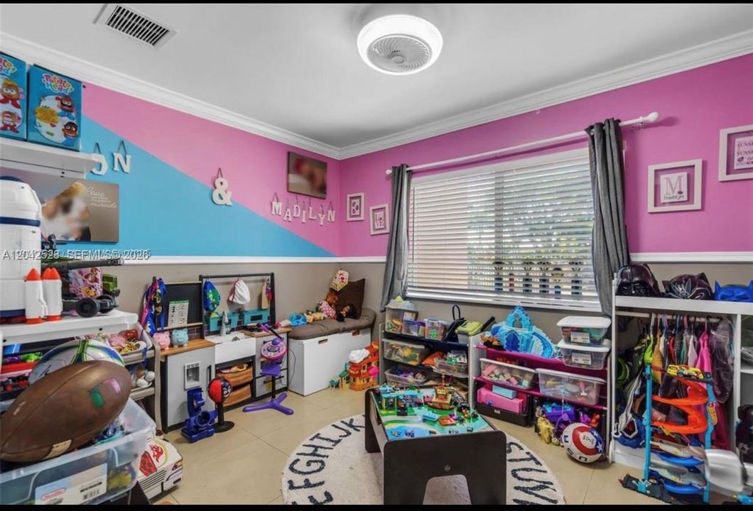 На продажу: $1,599,000 (6 спален, 4 ванн, 4203 Квадратных фут)