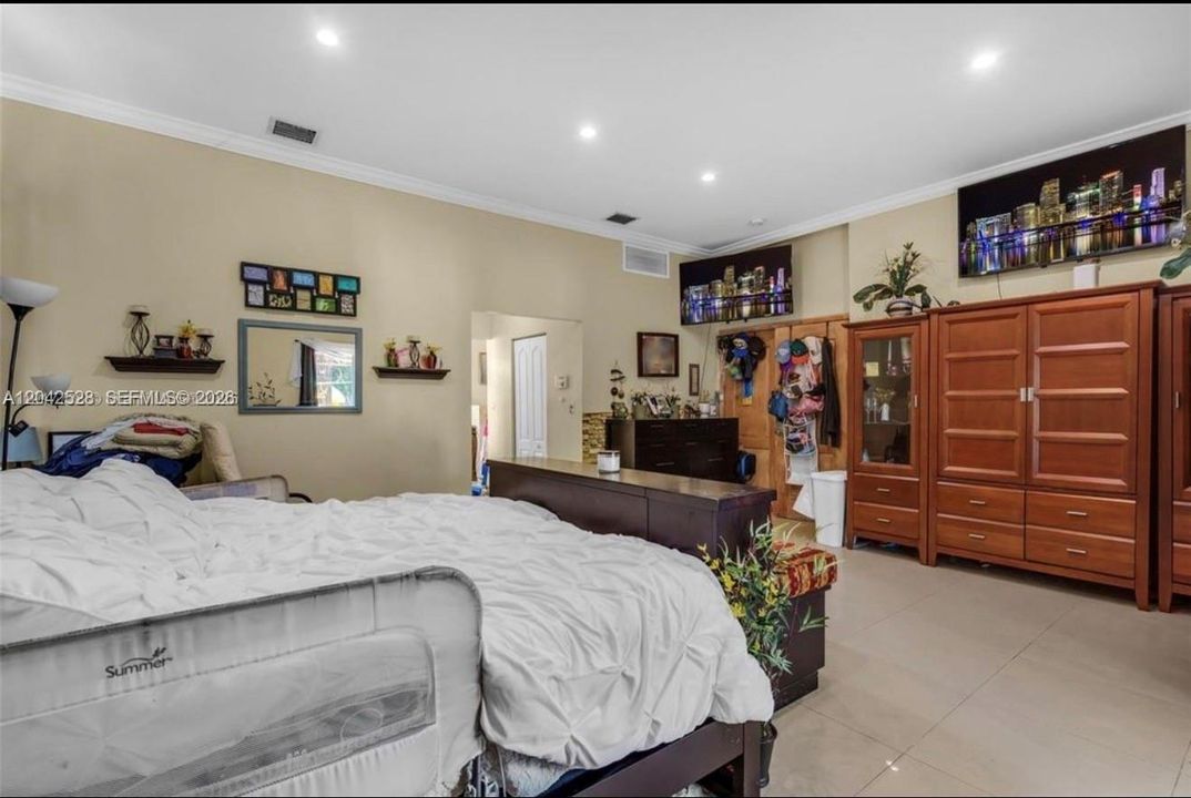 На продажу: $1,599,000 (6 спален, 4 ванн, 4203 Квадратных фут)