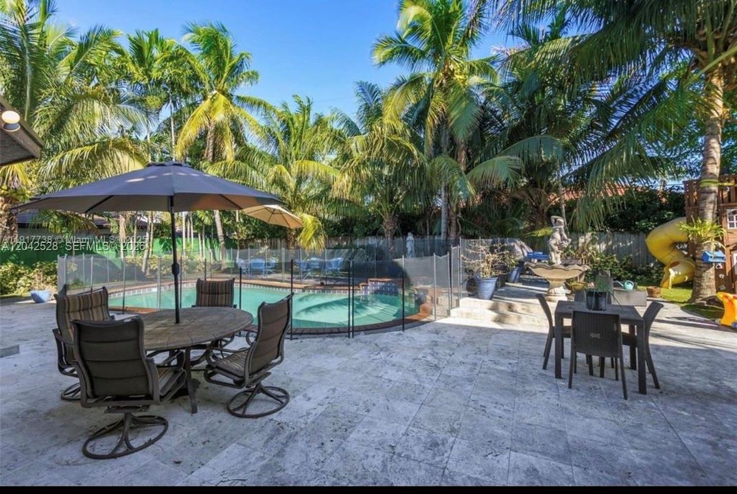 На продажу: $1,599,000 (6 спален, 4 ванн, 4203 Квадратных фут)