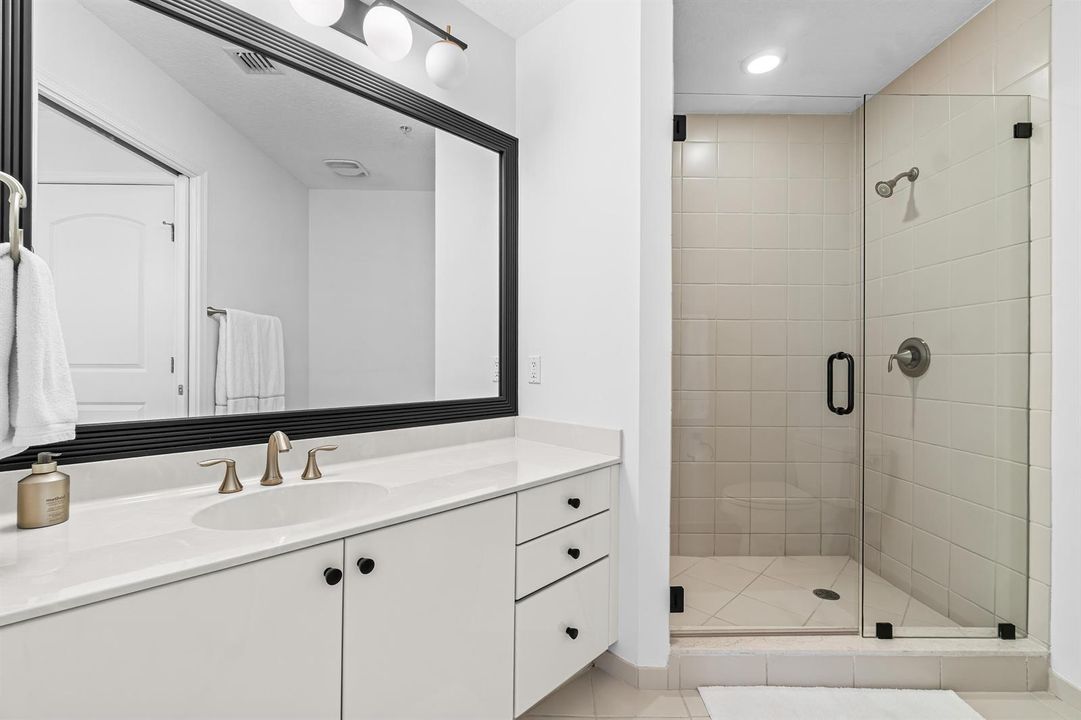 Guest 2nd Full Bathroom ensuite