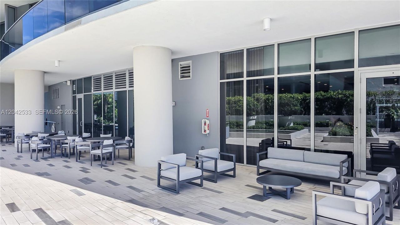 For Sale: $1,589,000 (3 beds, 3 baths, 1592 Square Feet)
