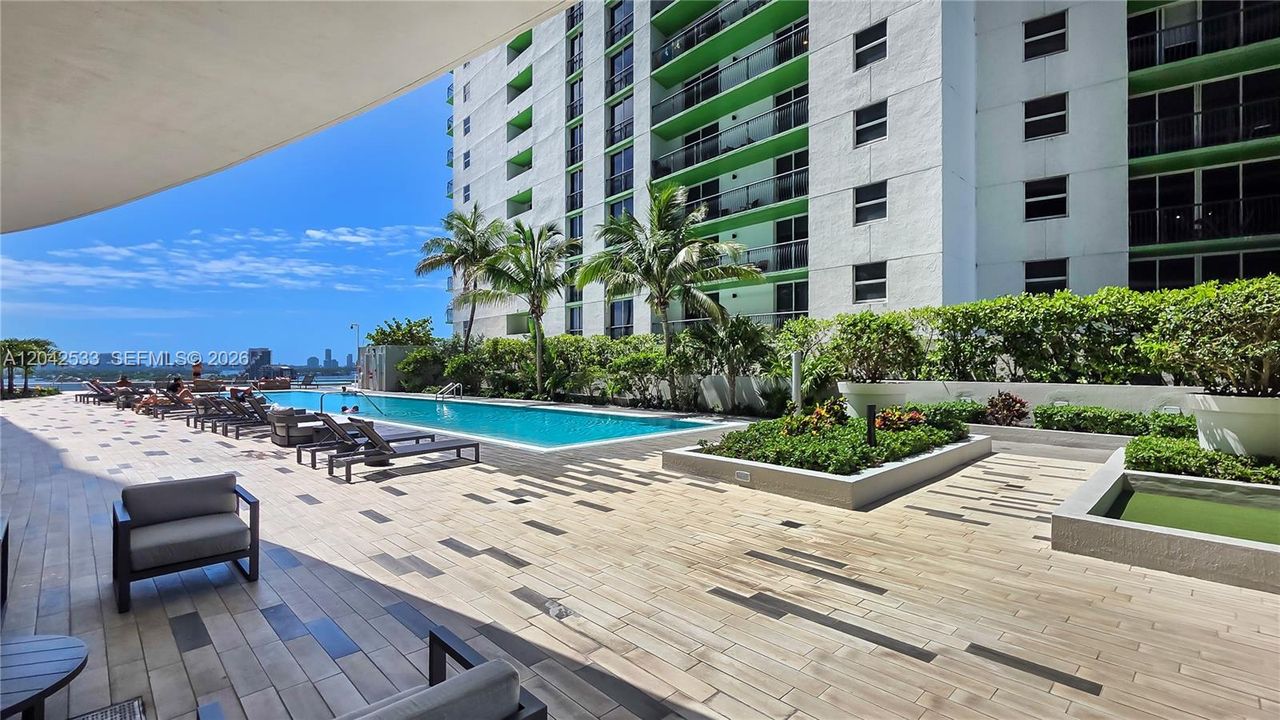 For Sale: $1,589,000 (3 beds, 3 baths, 1592 Square Feet)